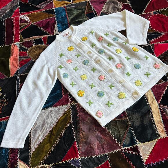 Vintage 50s/60s Soft Acrylic Pastel Chainstitch Embroidered Flowers Cardigan S M - Picture 4 of 8